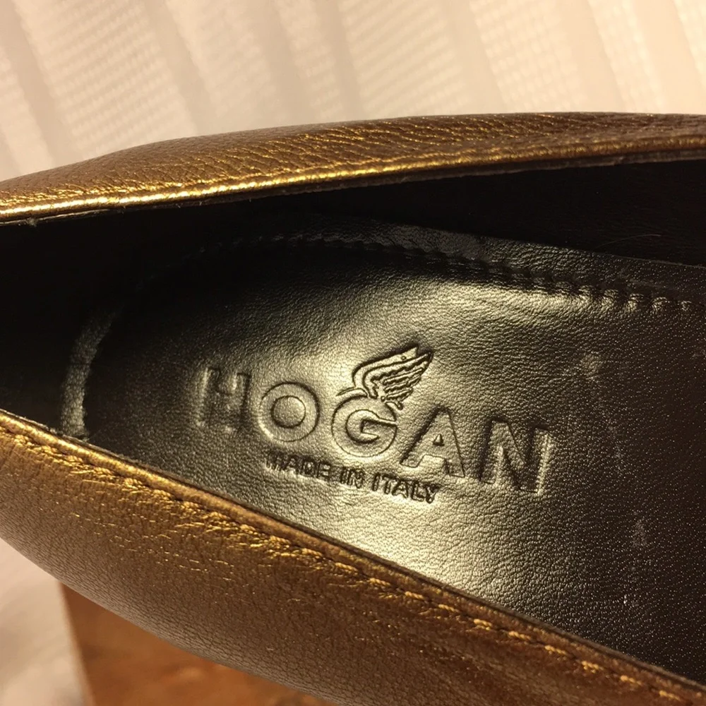 Hogan made in Italy metallic leather kitty .5”heel